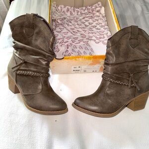 Sonoma Scrunch Boots. Size 8.5
